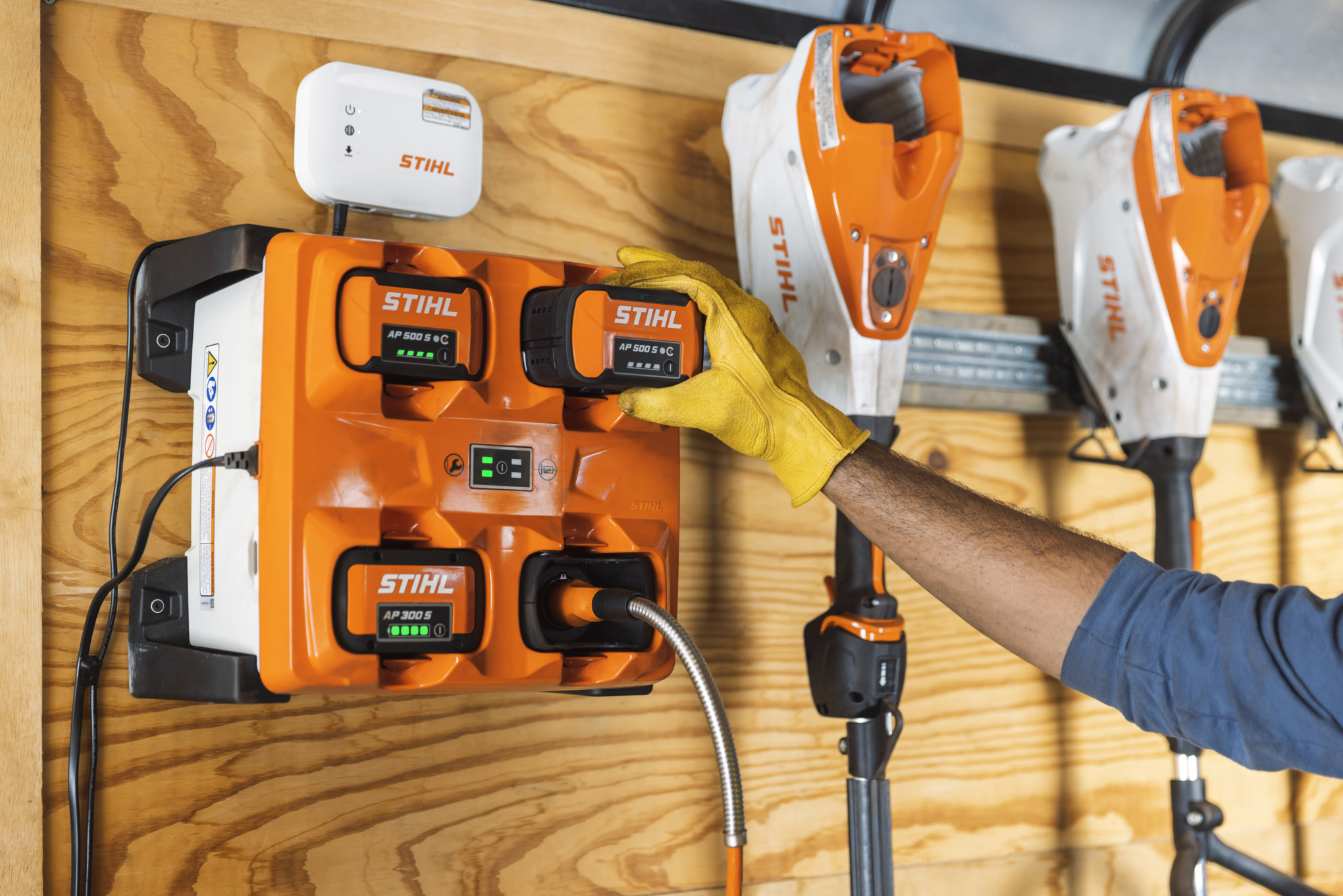 AL 301-4 Multi-Battery Charger