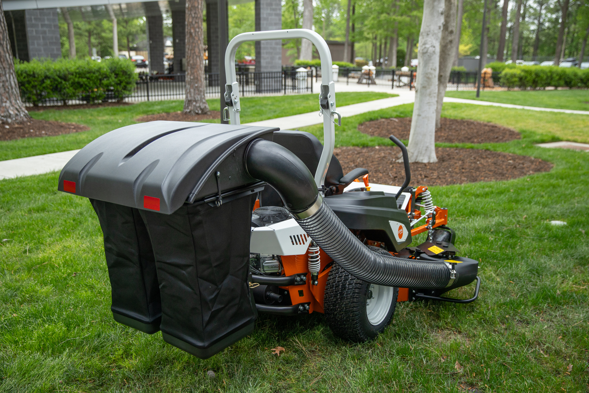HUSQVARNAまわるおすし　stihlゼノア AFZ 560 Collection System | STIHL