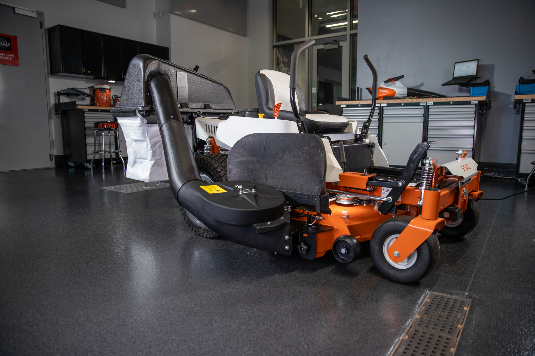 STIHL RZ 152 Gasoline Zero-Turn Mower
