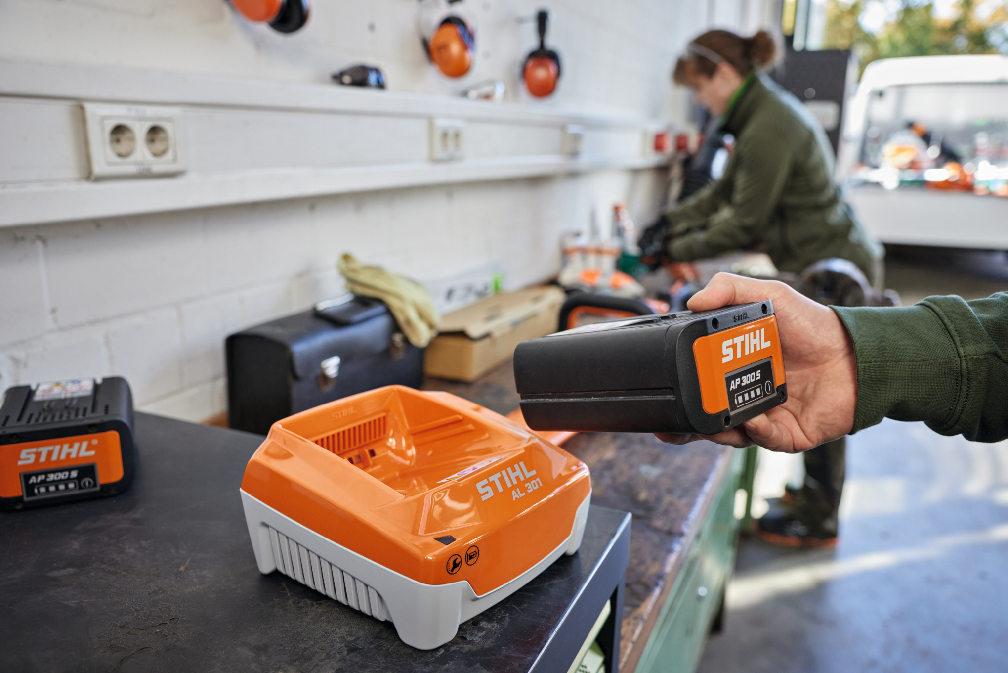 AL 301 Rapid Battery Charger
