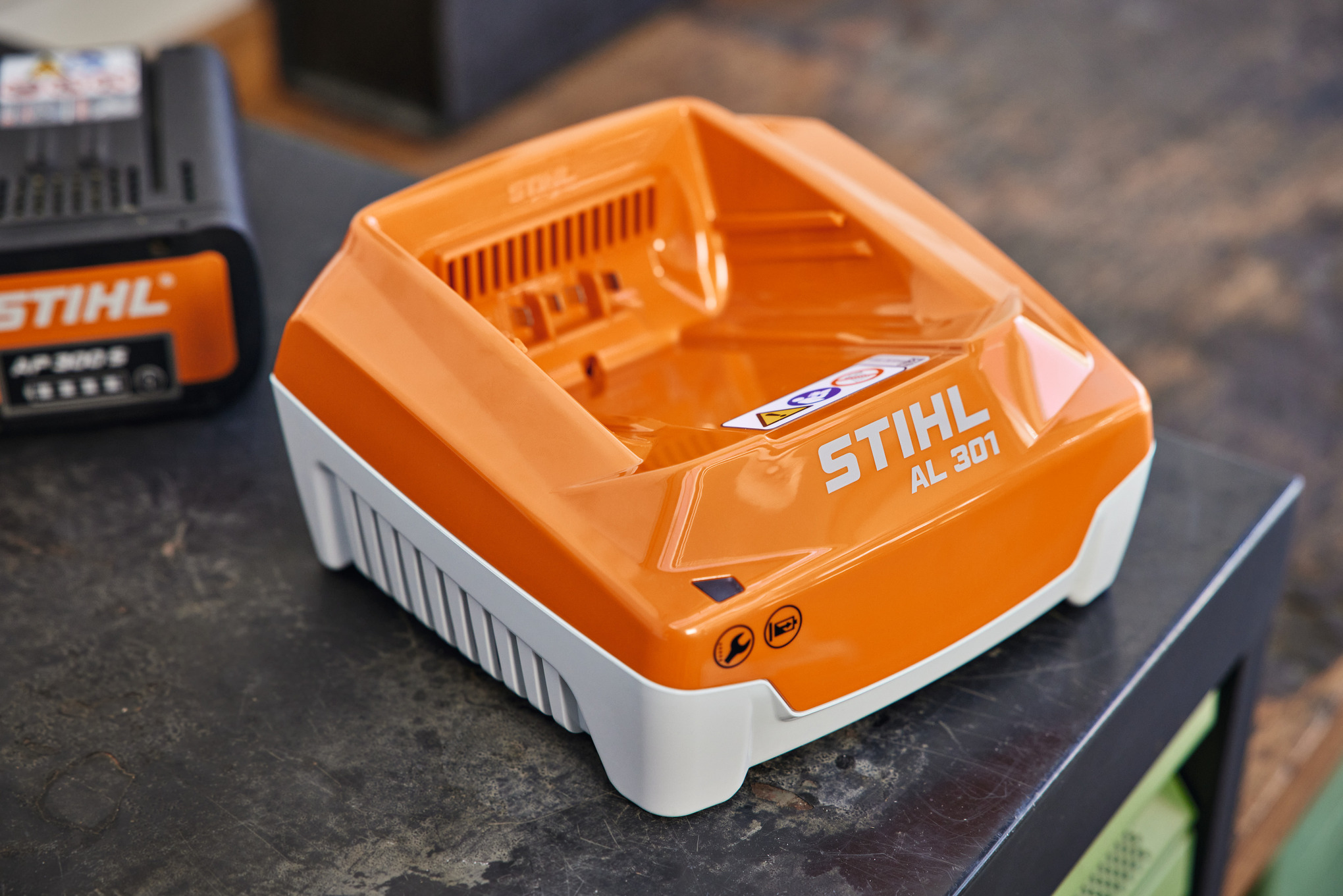 AL 301 Rapid Battery Charger
