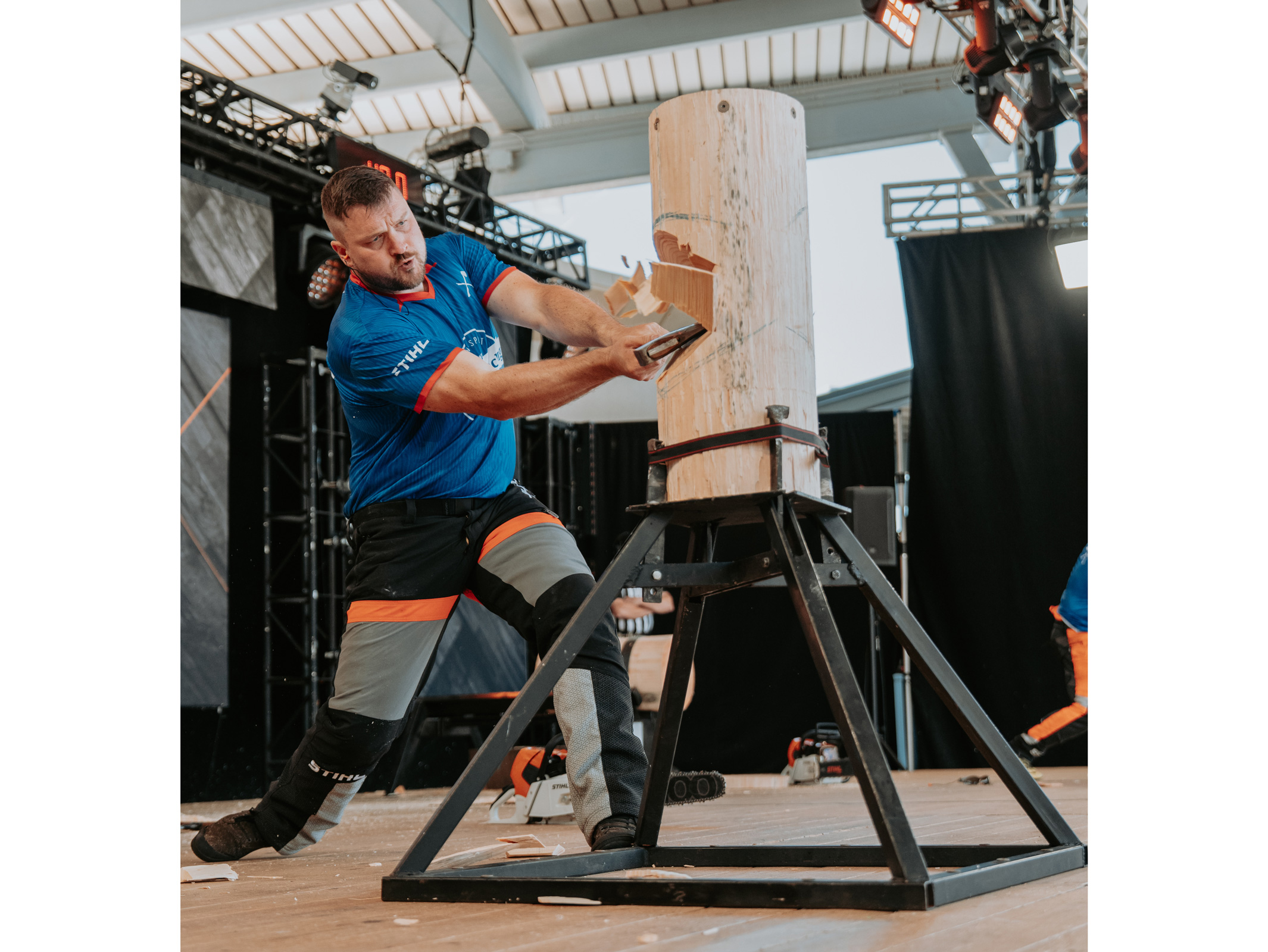 Matt Cogar in the STIHL TIMBERSPORTS® Standing Block Chop
