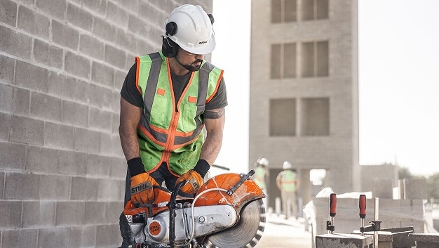 Professional construction worker uses STIHL TS 420 Cutquik® Cut-Off machine