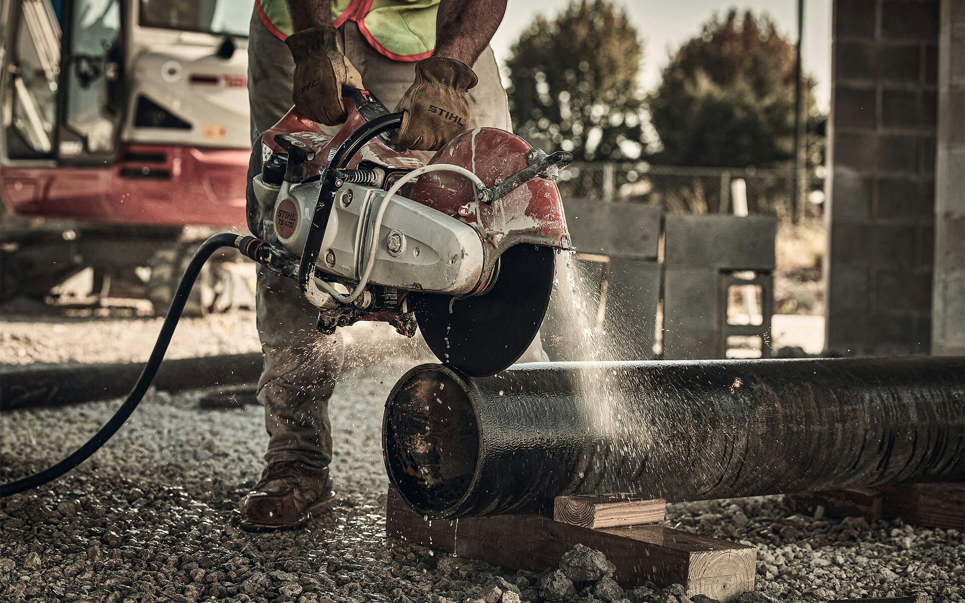 STIHL TS 420 Cut-off machine cutting through metal pipe