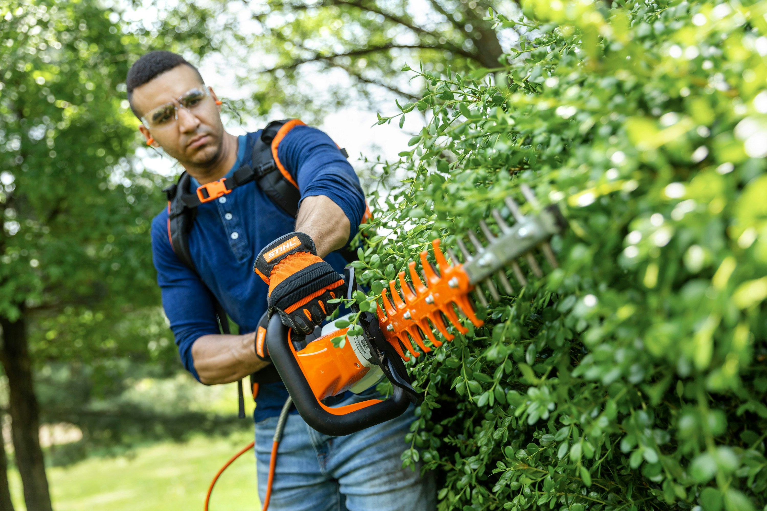 Man using STIHL HSA 94