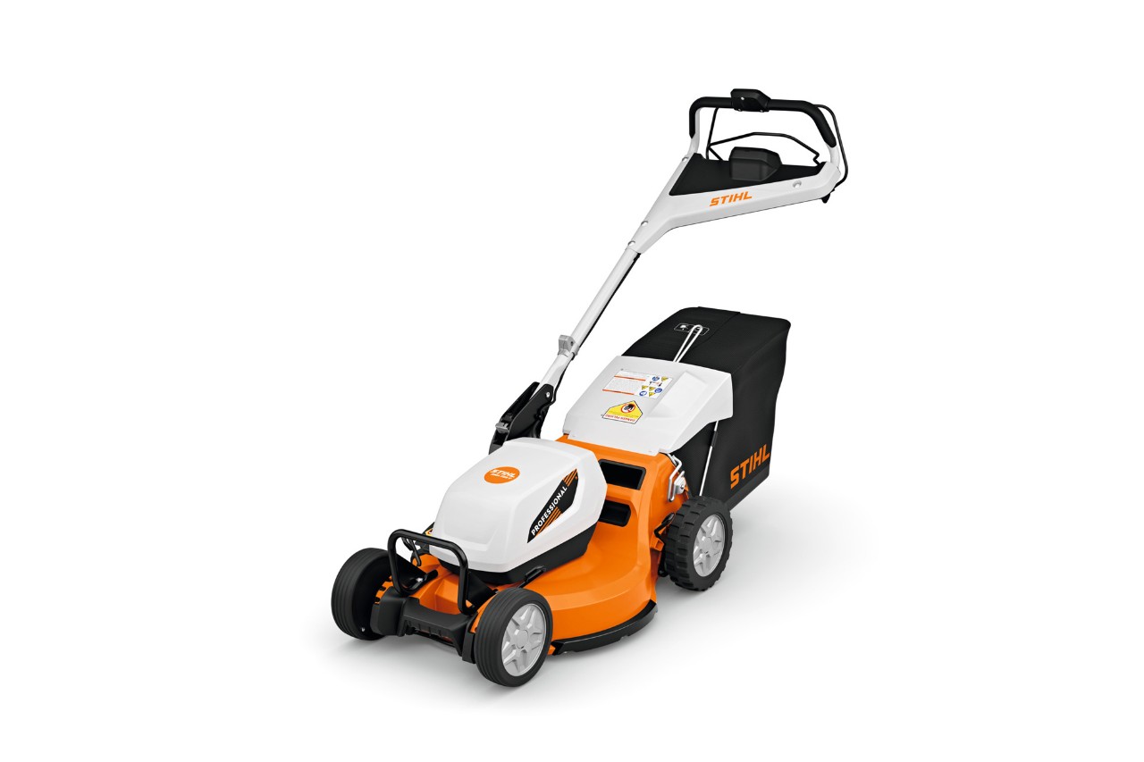 Studio image - professional battery push mower