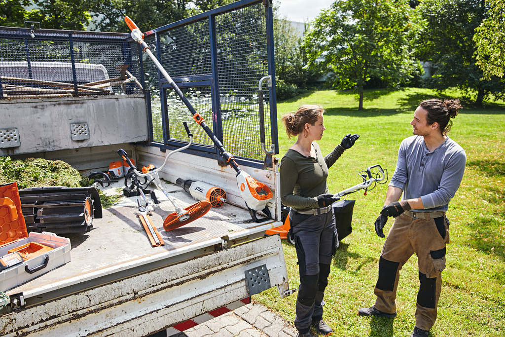 Pick-Up loaded with various Stihl products